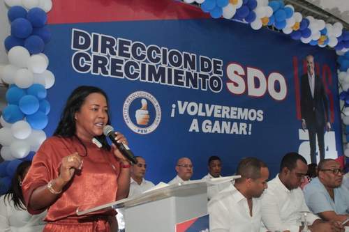 Scarlet Benzán juramenta nuevos líderes de Crecimiento Municipal en Santo Domingo Oeste