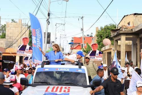 Vicepresidenta Raquel Peña recorre Circunscripción 3 de SDE con miles de perremeístas