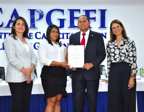 CAPGEFI certifica a 79 servidores en control interno y técnicas de aduanas