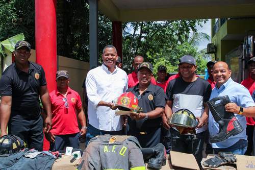 Diputado Bolívar Valera entrega equipos a cuerpos de bomberos en San Luis y San Antonio de Guerra