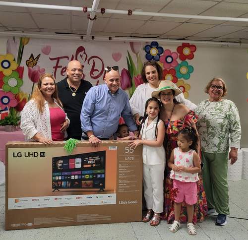 Lideres Comunitarios agasajan a las Madres de Camden, New Jersey en su día.