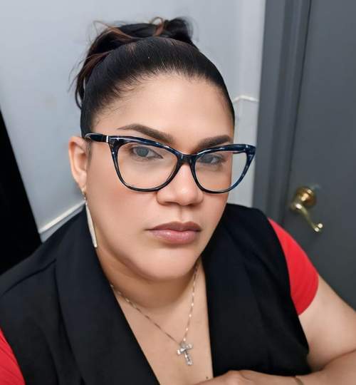 Del »anonimato al trono»:  Nelly Tavarez impacta con  mensaje de transformación en «Devocionales»